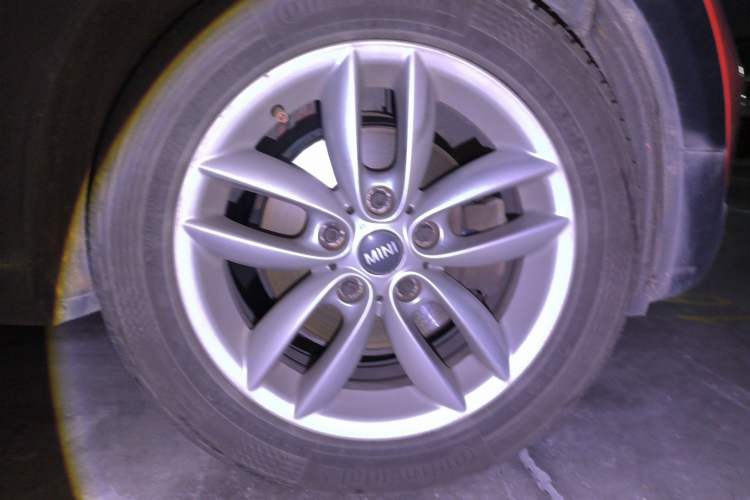 Used MINI Countryman 2011 1.6L COOPER Fun Right Front Wheel Hub