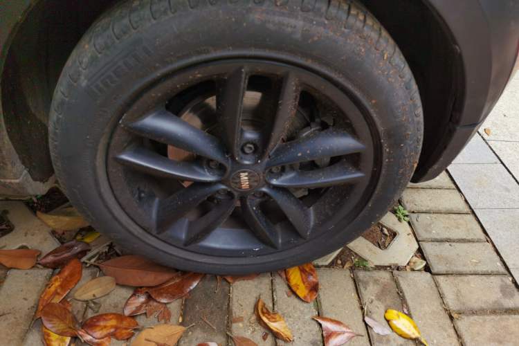 Used MINI Countryman 2011 1.6L COOPER Excitement Right Front Wheel Hub