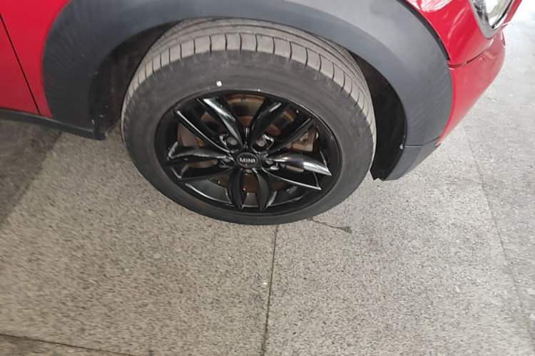 Used MINI Countryman 2011 1.6L COOPER Fun Right Front Wheel Hub