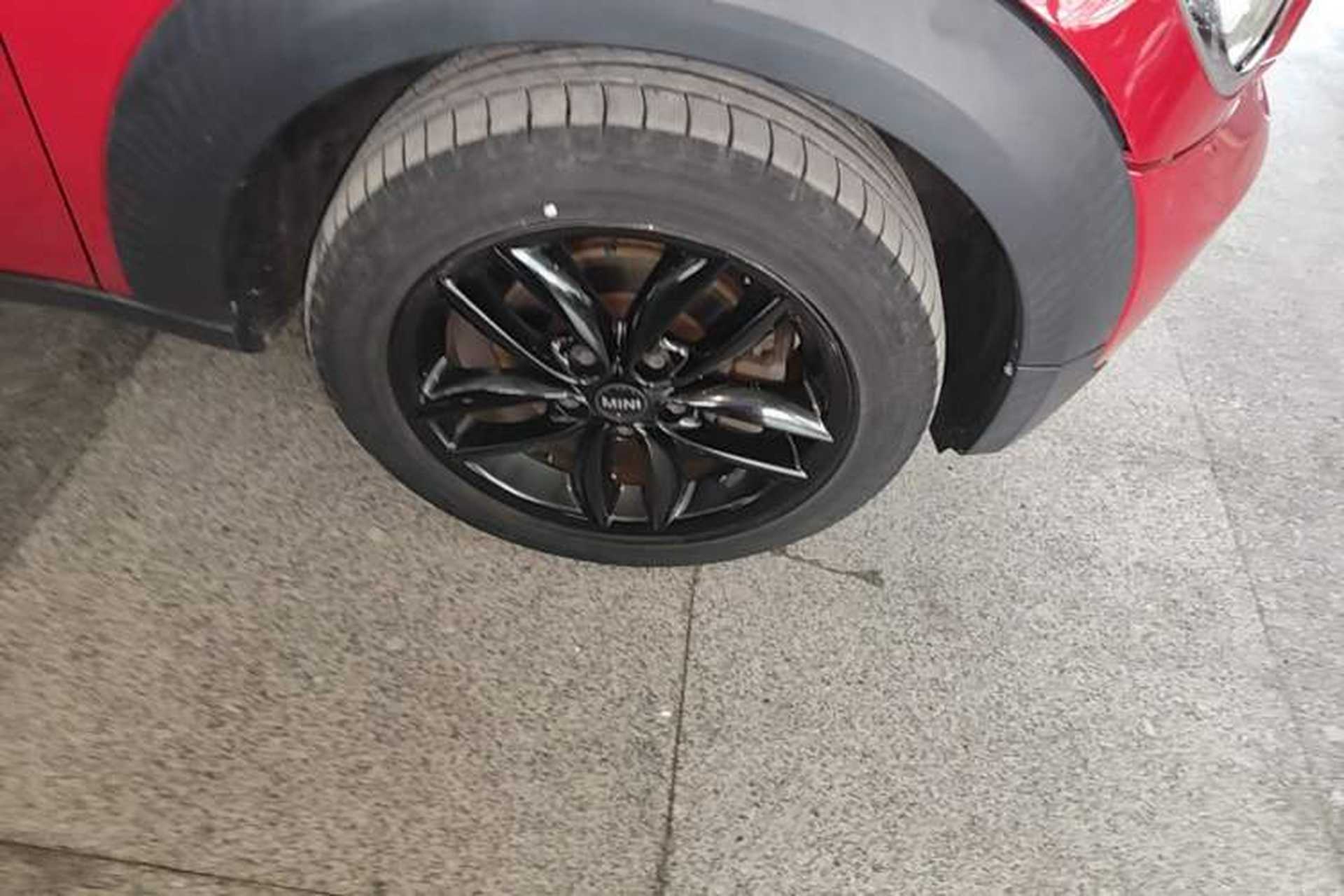 Used MINI Countryman 2011 1.6L COOPER Fun Right Front Wheel Hub