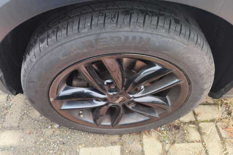 Used MINI Countryman 2011 1.6L COOPER Fun Left Front Wheel Hub