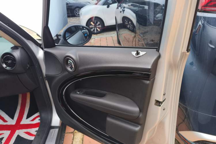 Used MINI Countryman 2011 1.6L COOPER Fun Right Front Door Interior
