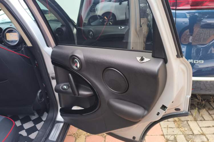 Used MINI Countryman 2011 1.6L COOPER Fun Right Rear Door Interior