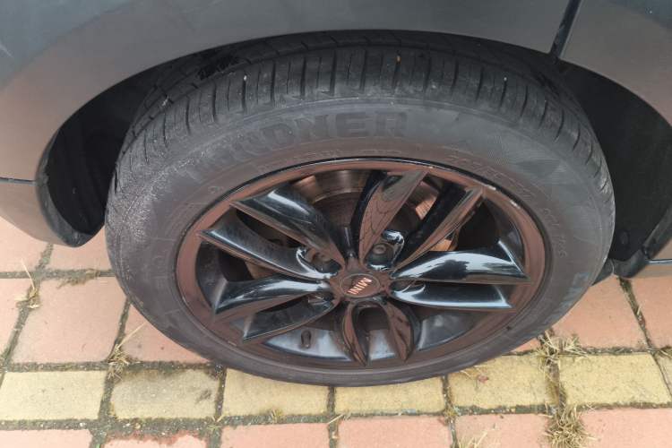 Used MINI Countryman 2011 1.6L COOPER Fun Right Rear Wheel Hub