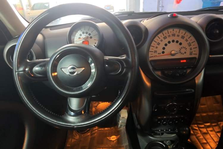 Used MINI Countryman 2011 1.6L ONE Center Console