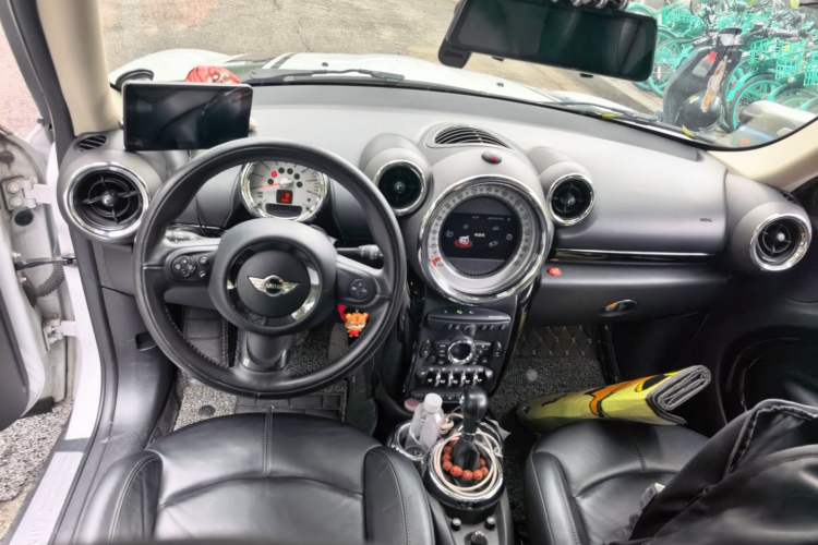 Used MINI Countryman 2011 1.6L COOPER Excitement Center Console