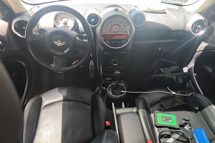 Used MINI Countryman 2011 1.6T COOPER S ALL4 5-seater model Center Console