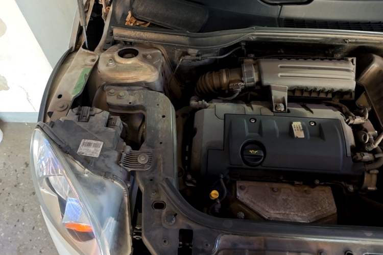 Used MINI Countryman 2011 1.6L ONE Engine Bay Right
