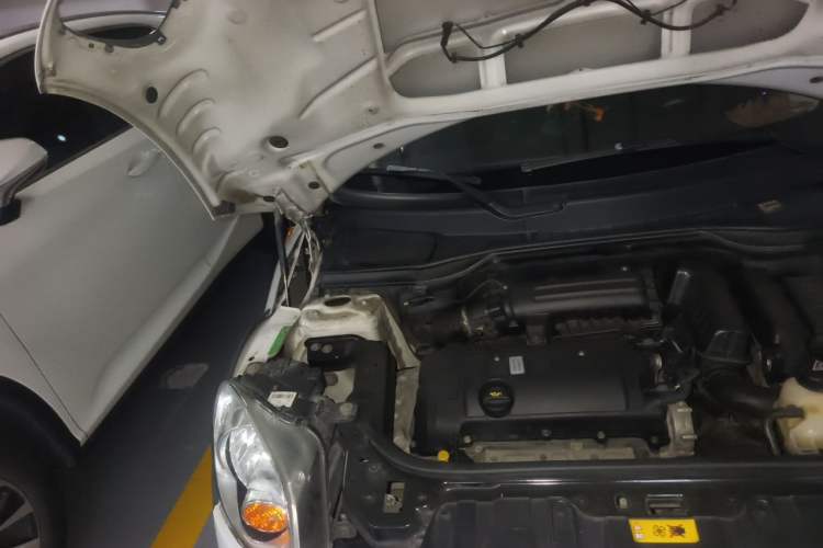 Used MINI Countryman 2011 1.6L ONE Engine Bay Right