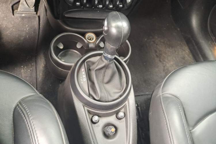 Used MINI Countryman 2011 1.6L COOPER Excitement Gear Lever