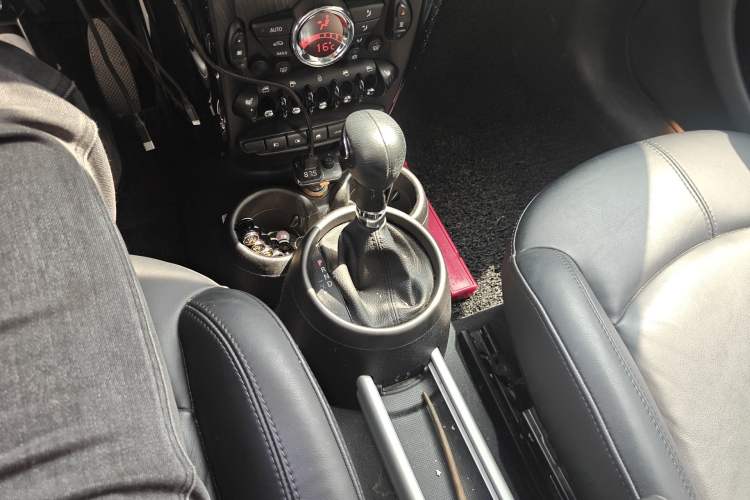 Used MINI Countryman 2011 1.6L COOPER Excitement Gear Lever