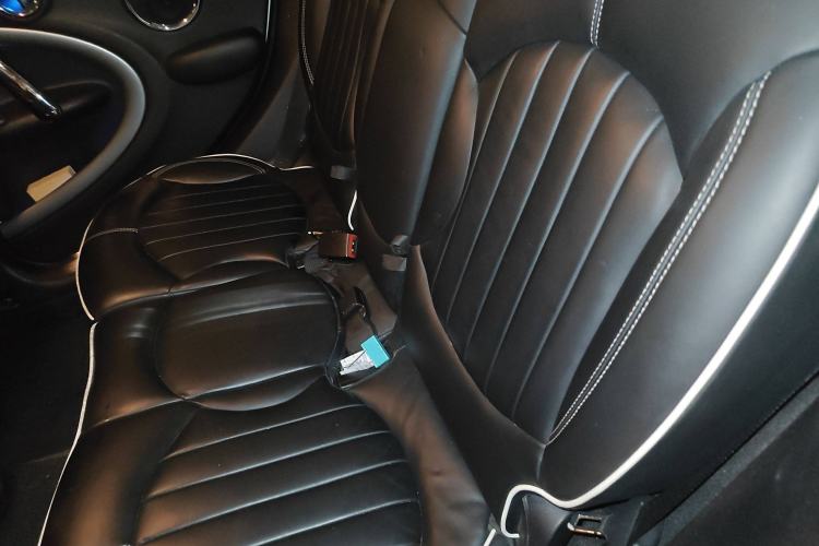 Used MINI Countryman 2011 1.6L COOPER Fun Interior 4