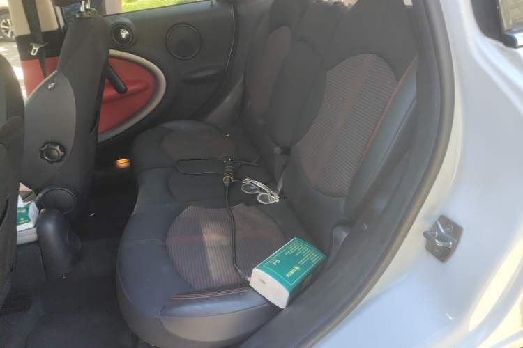 Used MINI Countryman 2011 1.6L COOPER Fun Left Rear Seat