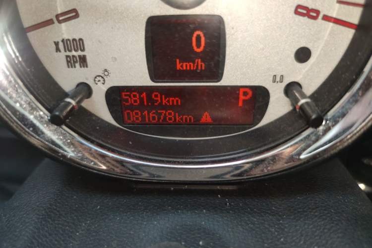 Used MINI Countryman 2011 1.6T COOPER S ALL4 Odometer Close Up