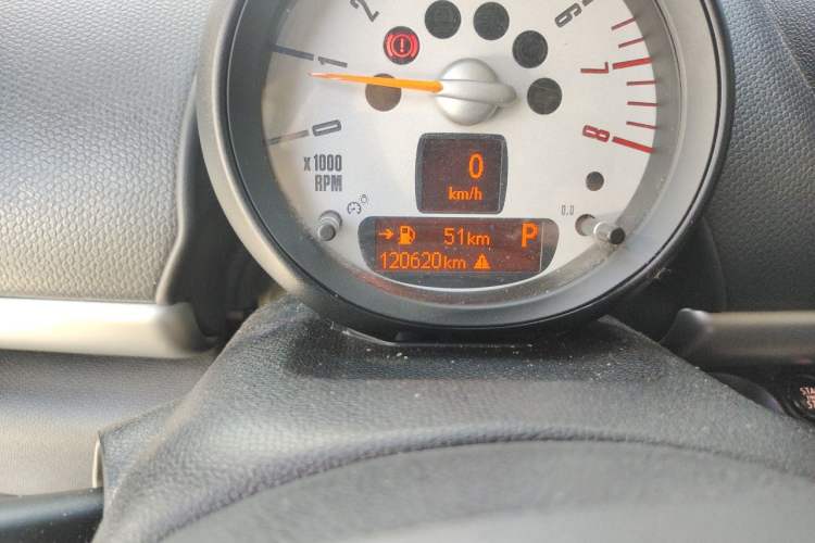 Used MINI Countryman 2011 1.6L ONE Odometer Close Up