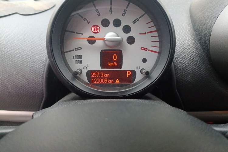 Used MINI Countryman 2011 1.6L ONE Odometer Close Up