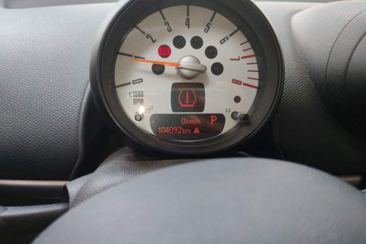 Used MINI Countryman  Odometer Close Up
