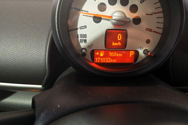 Used MINI Countryman 2011 1.6L ONE Odometer Close Up
