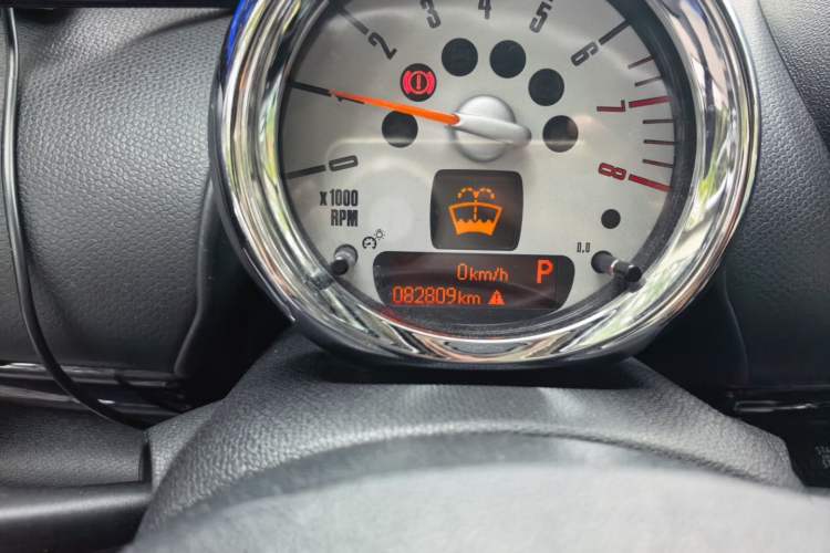 Used MINI Countryman 2011 1.6L COOPER Excitement Odometer Close Up