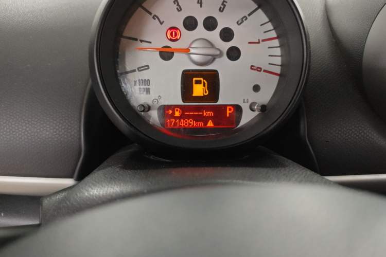 Used MINI Countryman 2011 1.6L COOPER Excitement Odometer Close Up