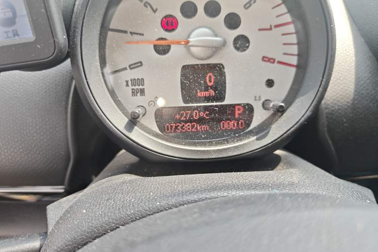 Used MINI Countryman 2011 1.6L COOPER Excitement Odometer Close Up
