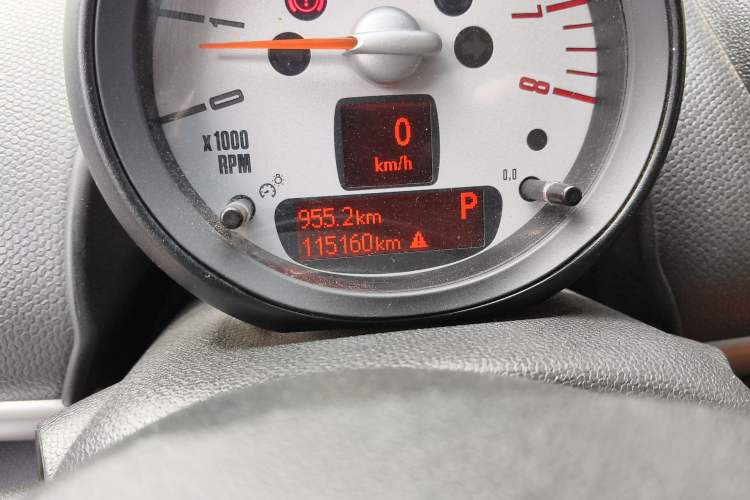 Used MINI Countryman 2011 1.6L ONE Odometer Close Up