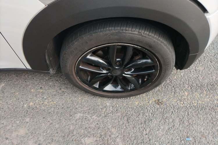 Used MINI Countryman 2011 1.6L COOPER Fun Right Front Wheel Hub