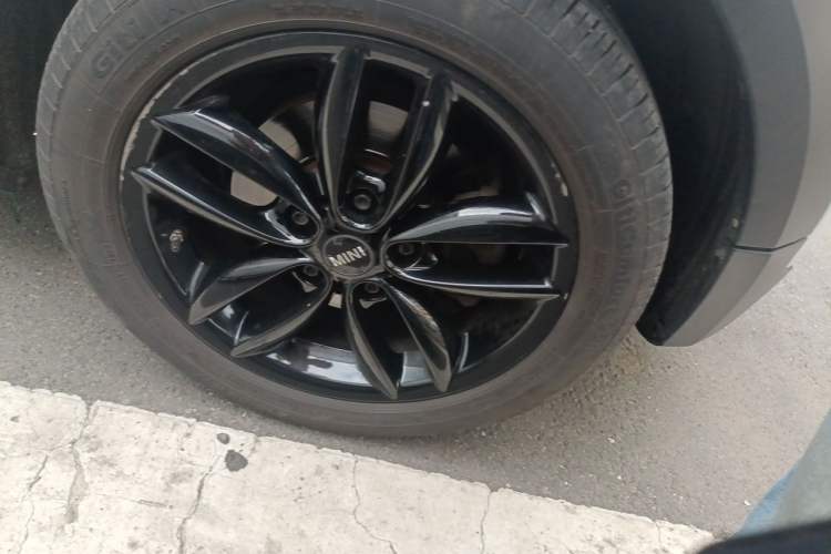 Used MINI Countryman 2011 1.6L ONE Right Front Wheel Hub