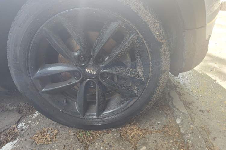 Used MINI Countryman 2011 1.6L COOPER Fun Right Front Wheel Hub
