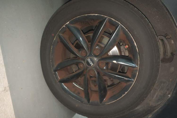 Used MINI Countryman 2011 1.6L COOPER Fun Right Front Wheel Hub