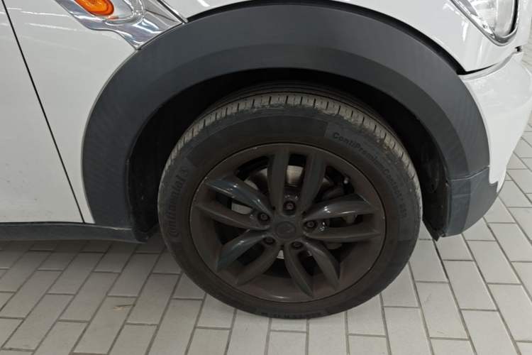 Used MINI Countryman 2011 1.6L COOPER Excitement Right Front Wheel Hub