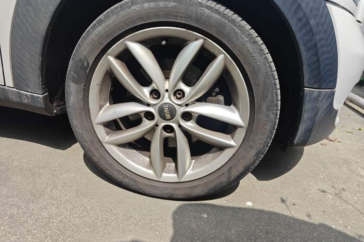 Used MINI Countryman 2011 1.6L COOPER Excitement Right Front Wheel Hub