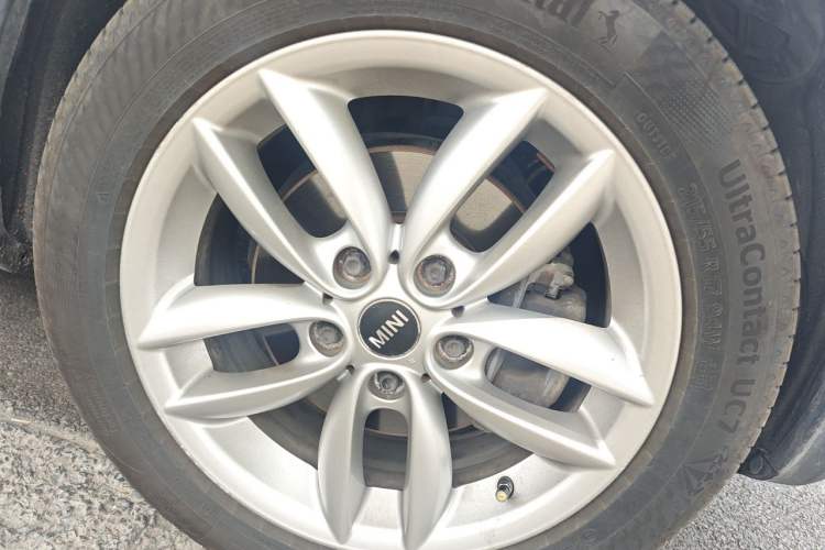 Used MINI Countryman 2011 1.6L COOPER Fun Right Front Wheel Hub