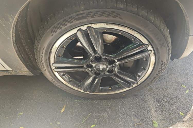 Used MINI Countryman 2011 1.6T COOPER S ALL4 5-seater model Right Front Wheel Hub