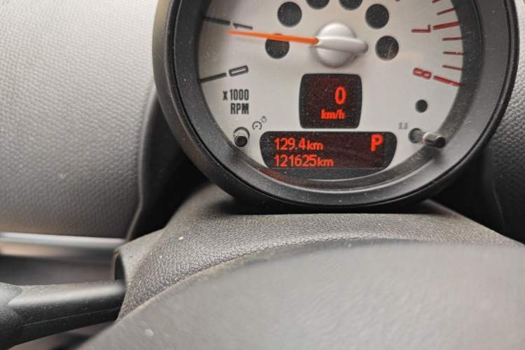 Used MINI Countryman 2012 1.6T COOPER S Odometer Close Up