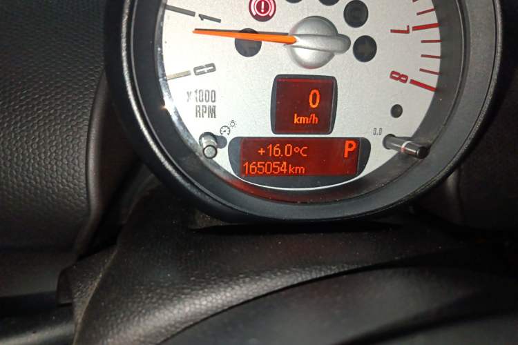 Used MINI Countryman 2012 1.6T COOPER S Odometer Close Up