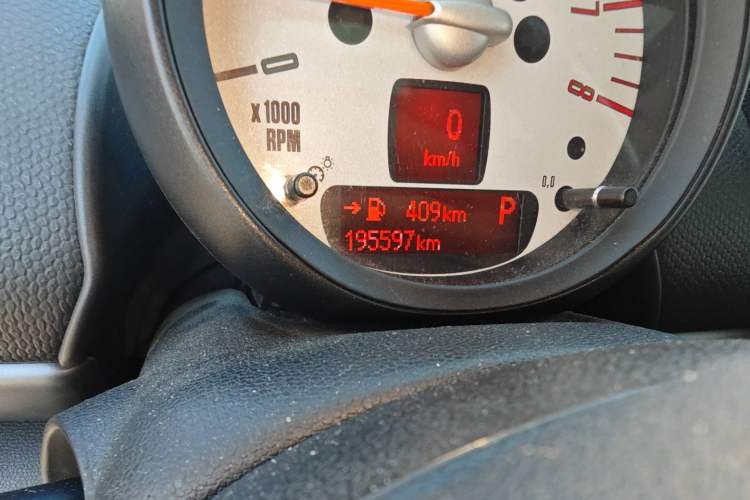 Used MINI Countryman 2012 1.6T COOPER S Odometer Close Up