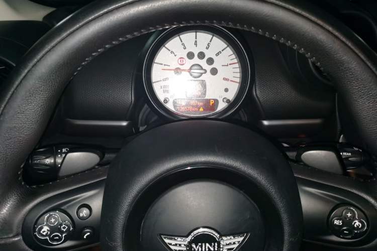 Used MINI Countryman 2012 1.6T COOPER S Odometer Close Up