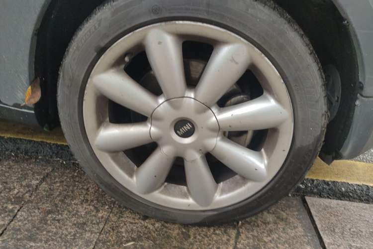 Used MINI Countryman 2012 1.6T COOPER S Right Front Wheel Hub