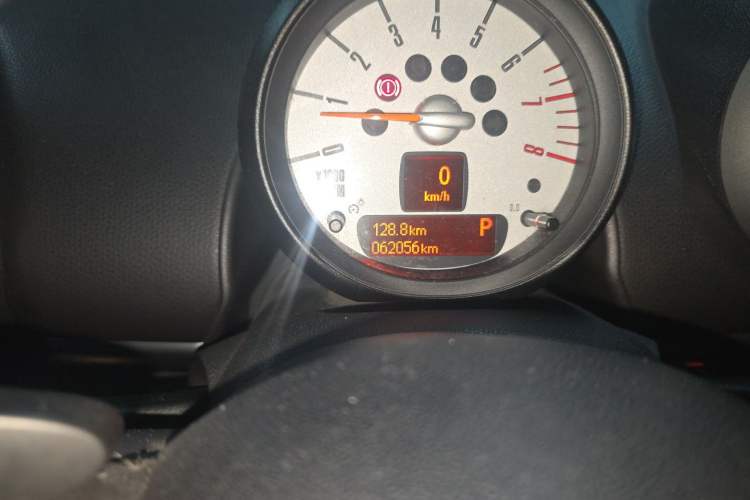 Used MINI Countryman 2012 1.6T COOPER S Odometer Close Up