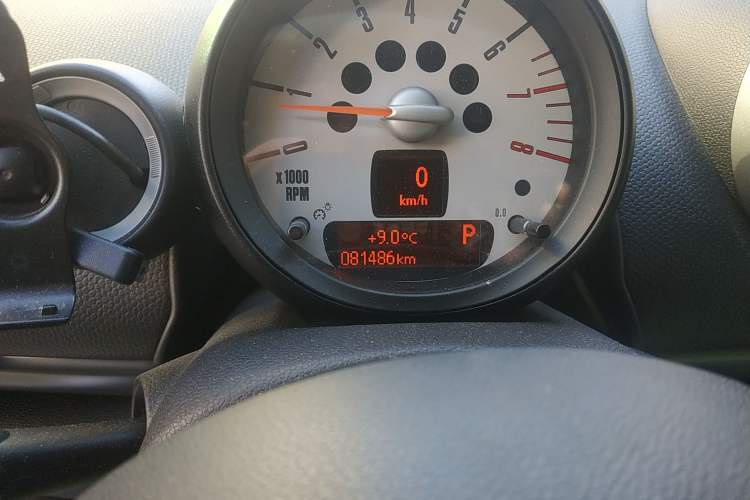 Used MINI Countryman 2012 1.6T COOPER S Odometer Close Up
