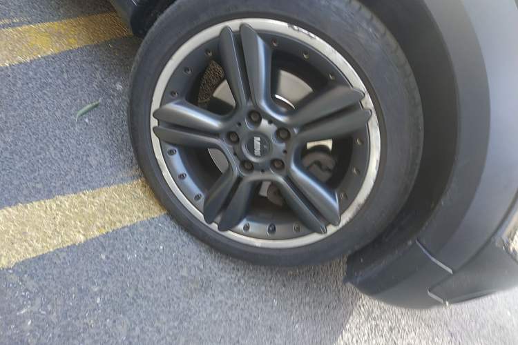 Used MINI Countryman 2012 1.6T COOPER S Right Front Wheel Hub