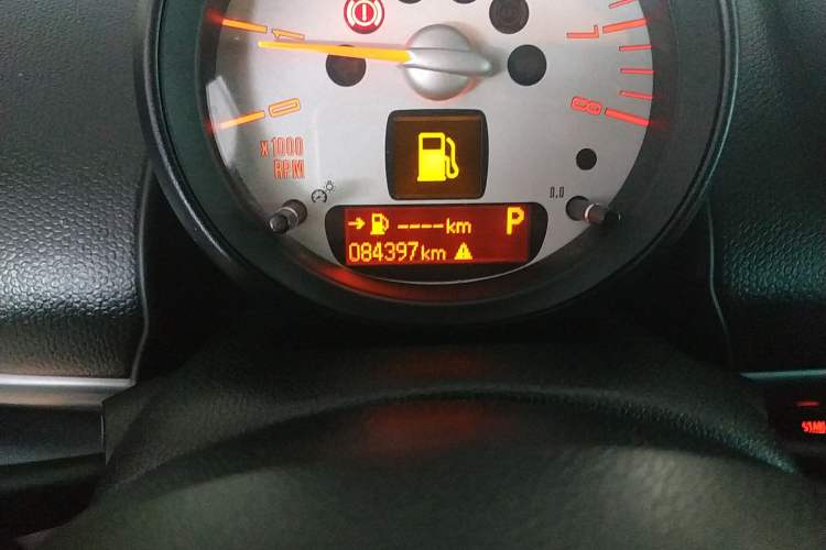Used MINI Countryman 2012 1.6T COOPER S Odometer Close Up