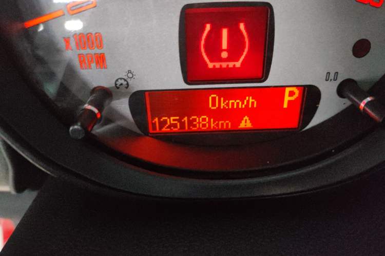 Used MINI Countryman 2012 1.6T COOPER S Odometer Close Up