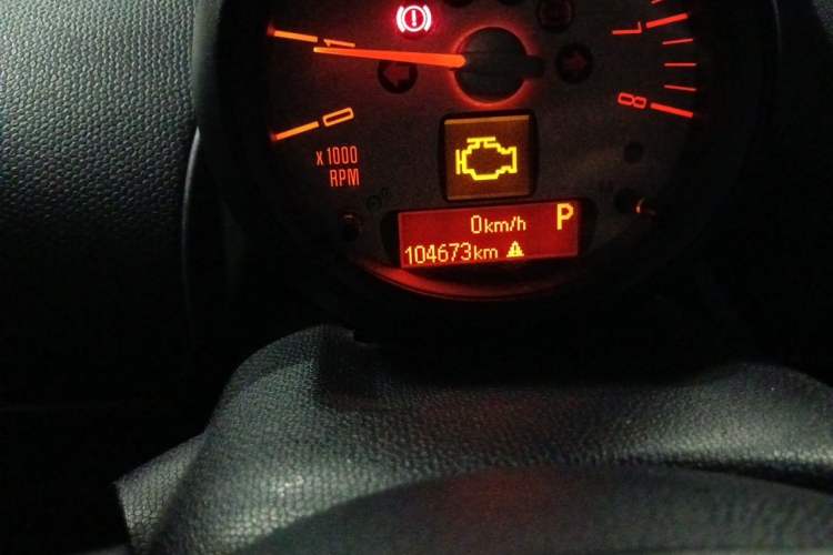 Used MINI Countryman 2012 1.6T COOPER S Odometer Close Up