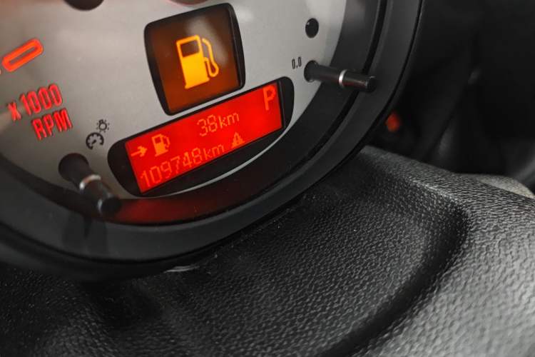 Used MINI Countryman 2012 1.6T COOPER S Odometer Close Up