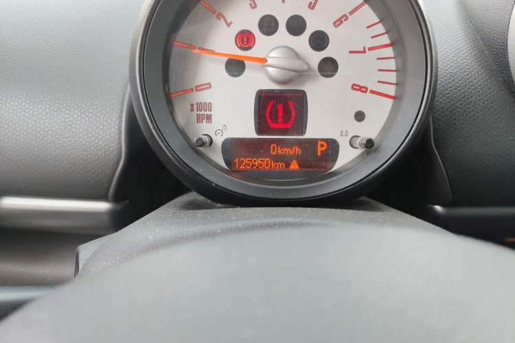 Used MINI Countryman 2012 1.6T COOPER S Odometer Close Up