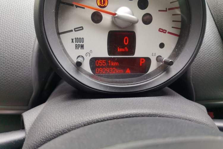 Used MINI Countryman 2012 1.6T COOPER S Odometer Close Up