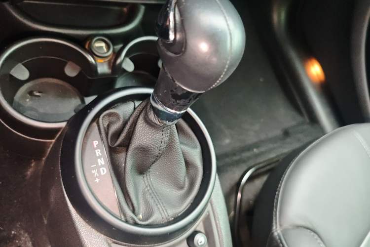 Used MINI Countryman 2013 1.6T COOPER ALL4 Excitement Gear Lever