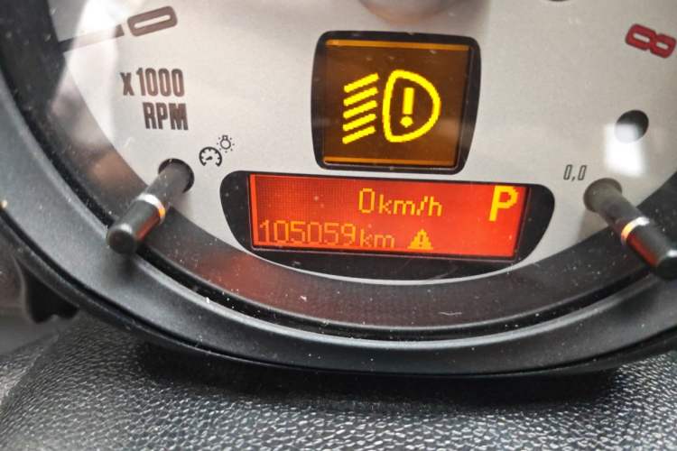 Used MINI Countryman 2013 1.6T COOPER ALL4 Fun Odometer Close Up